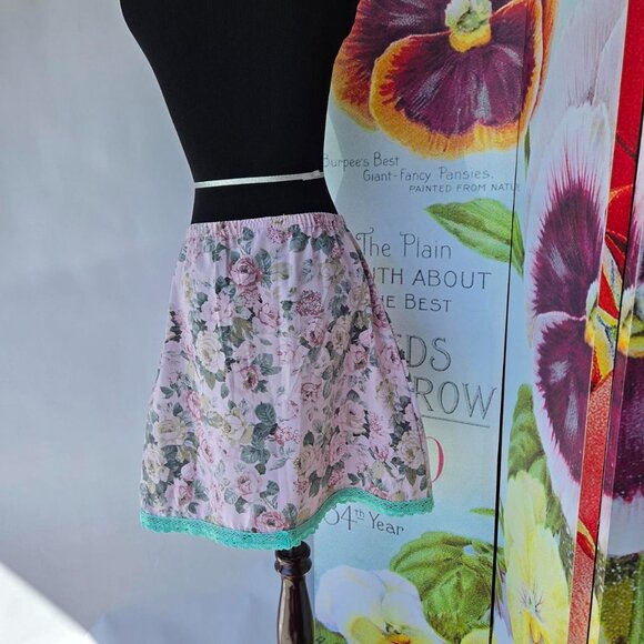 Lavender Embroidered Crazy Quilt Skirt | Roselani Jasmin | Size Small - Picture 16 of 16